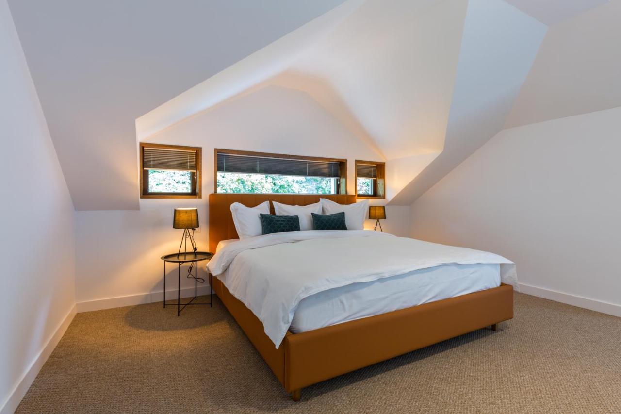 Upperhouse & 3* Brașov