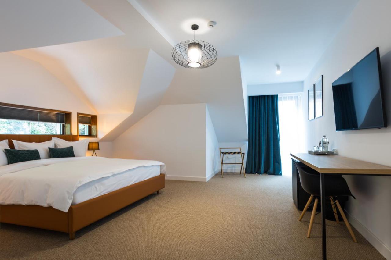 Upperhouse & 3*