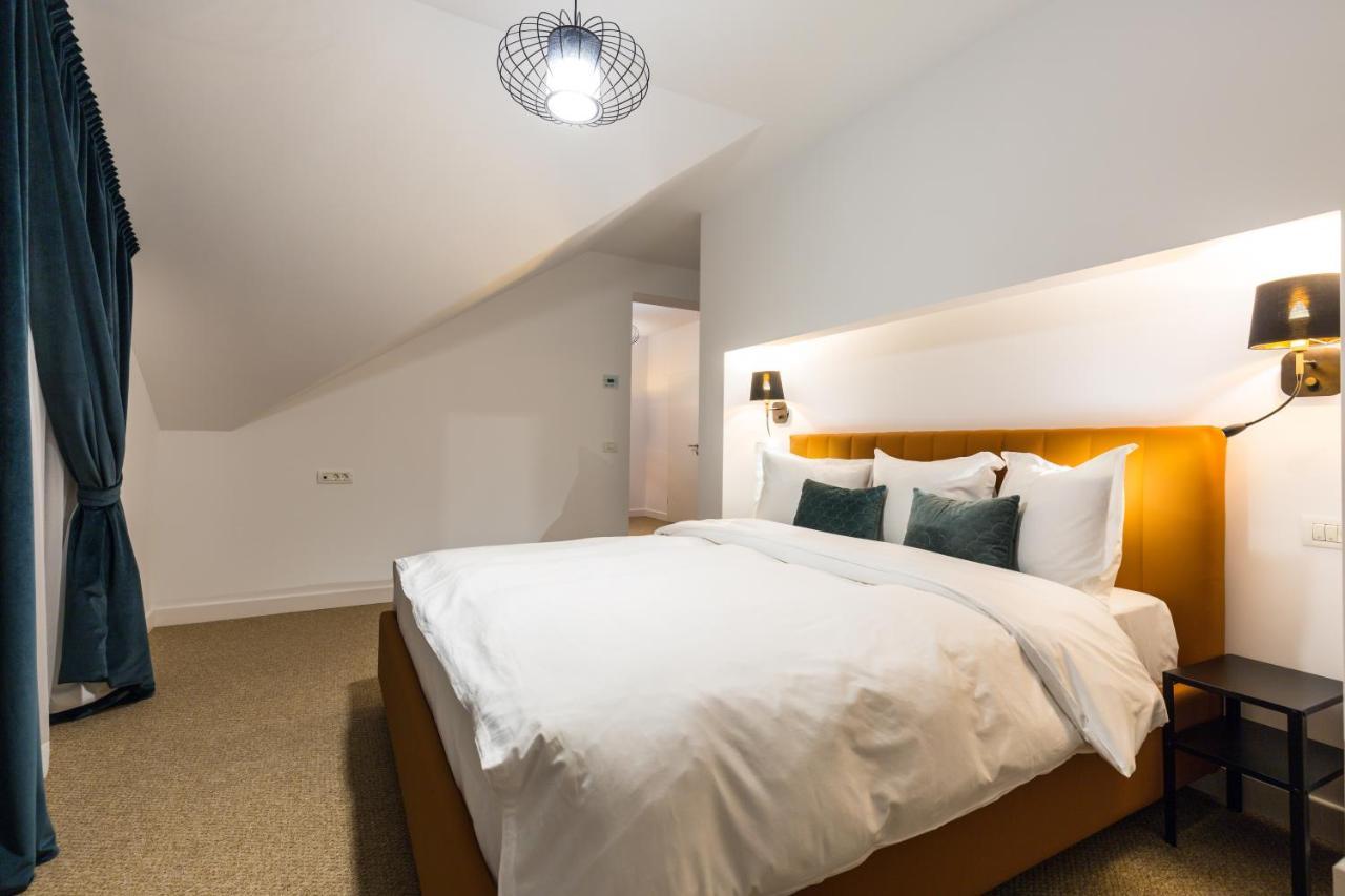Upperhouse & 3* Brasov
