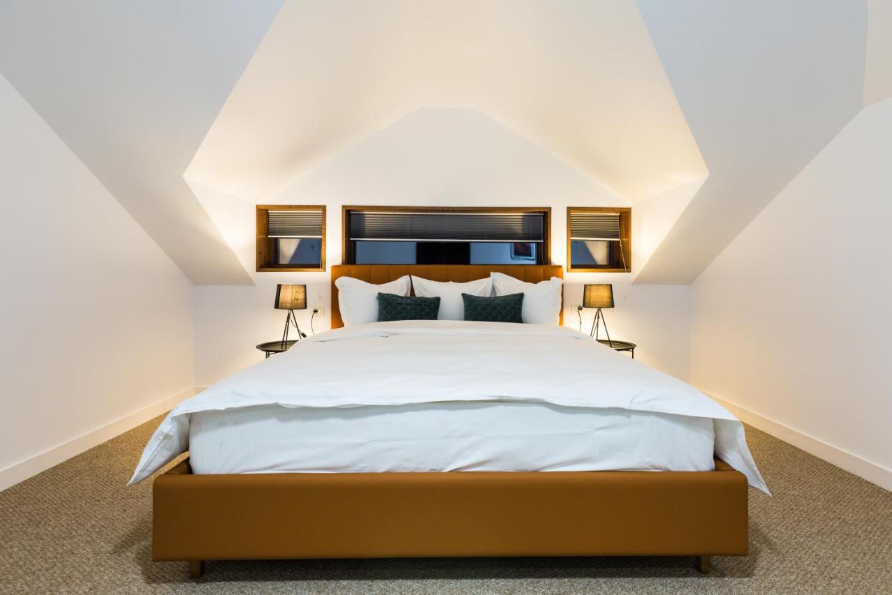 Upperhouse & Hotel 3*