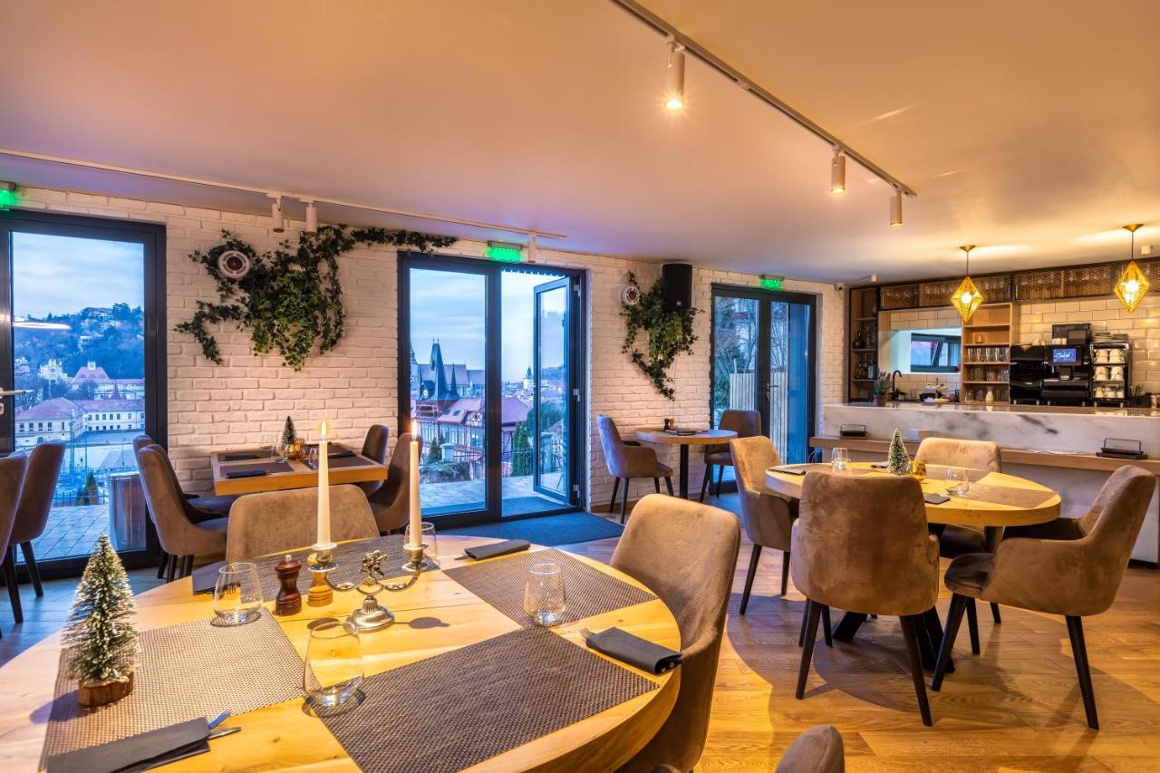 Hotel Upperhouse &